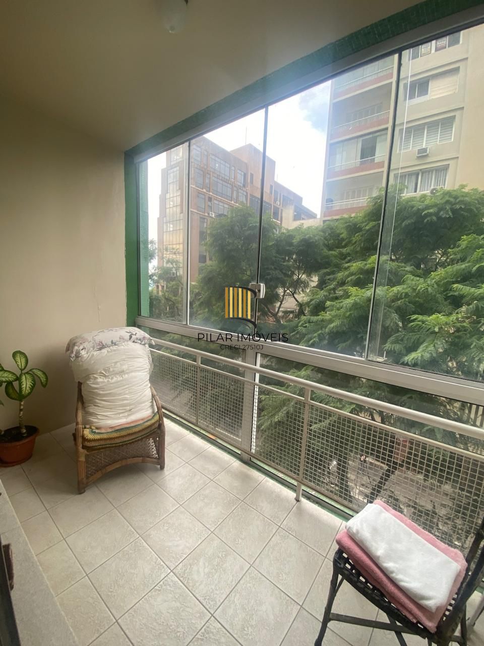 Apartamento de 3 dormitórios com 208m2 privativos em frente ao colégio Bom Conselho.