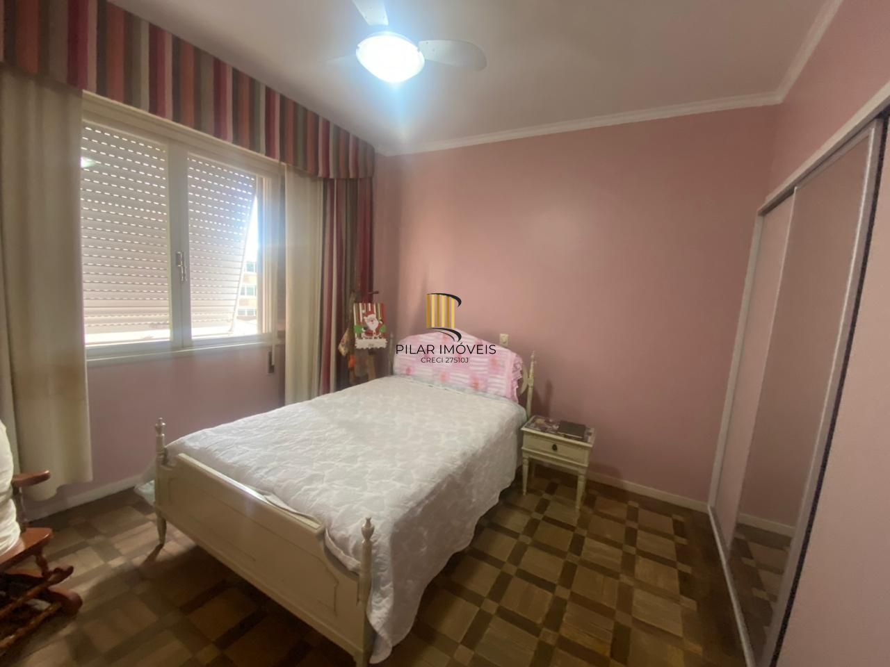 Apartamento de 3 dormitórios com 208m2 privativos em frente ao colégio Bom Conselho.