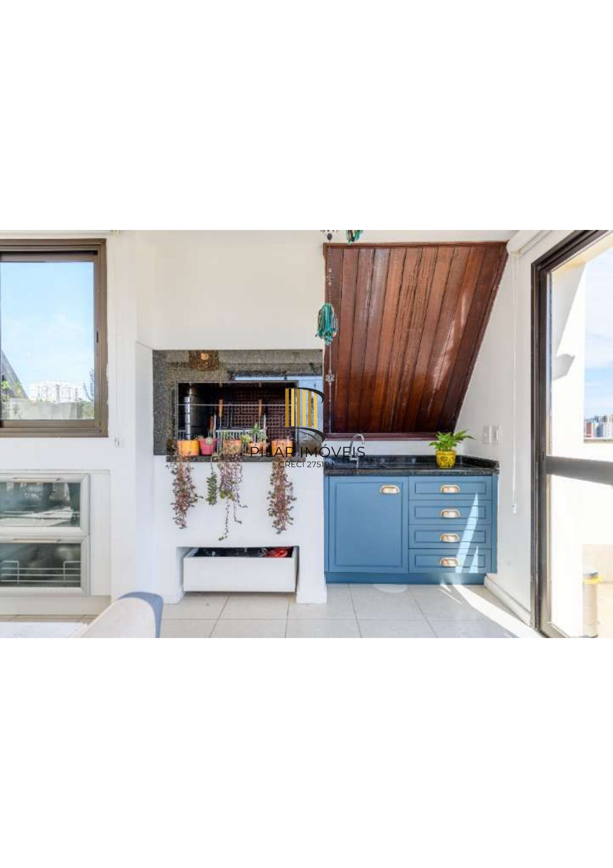 Semi mobiliada, cobertura duplex , maravilhosa em rua calma , próximo ao Grêmio Náutico União.