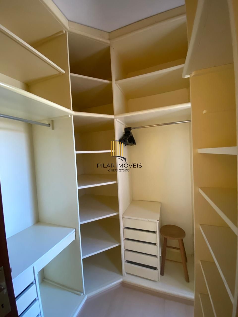 Impecável apartamento mobiliado.
