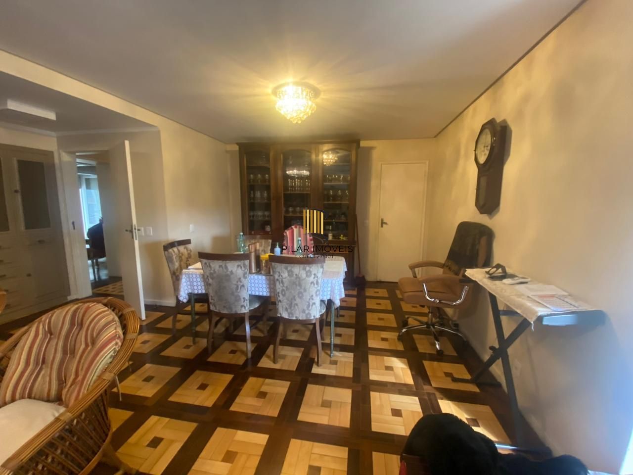 Apartamento de 3 dormitórios com 208m2 privativos em frente ao colégio Bom Conselho.