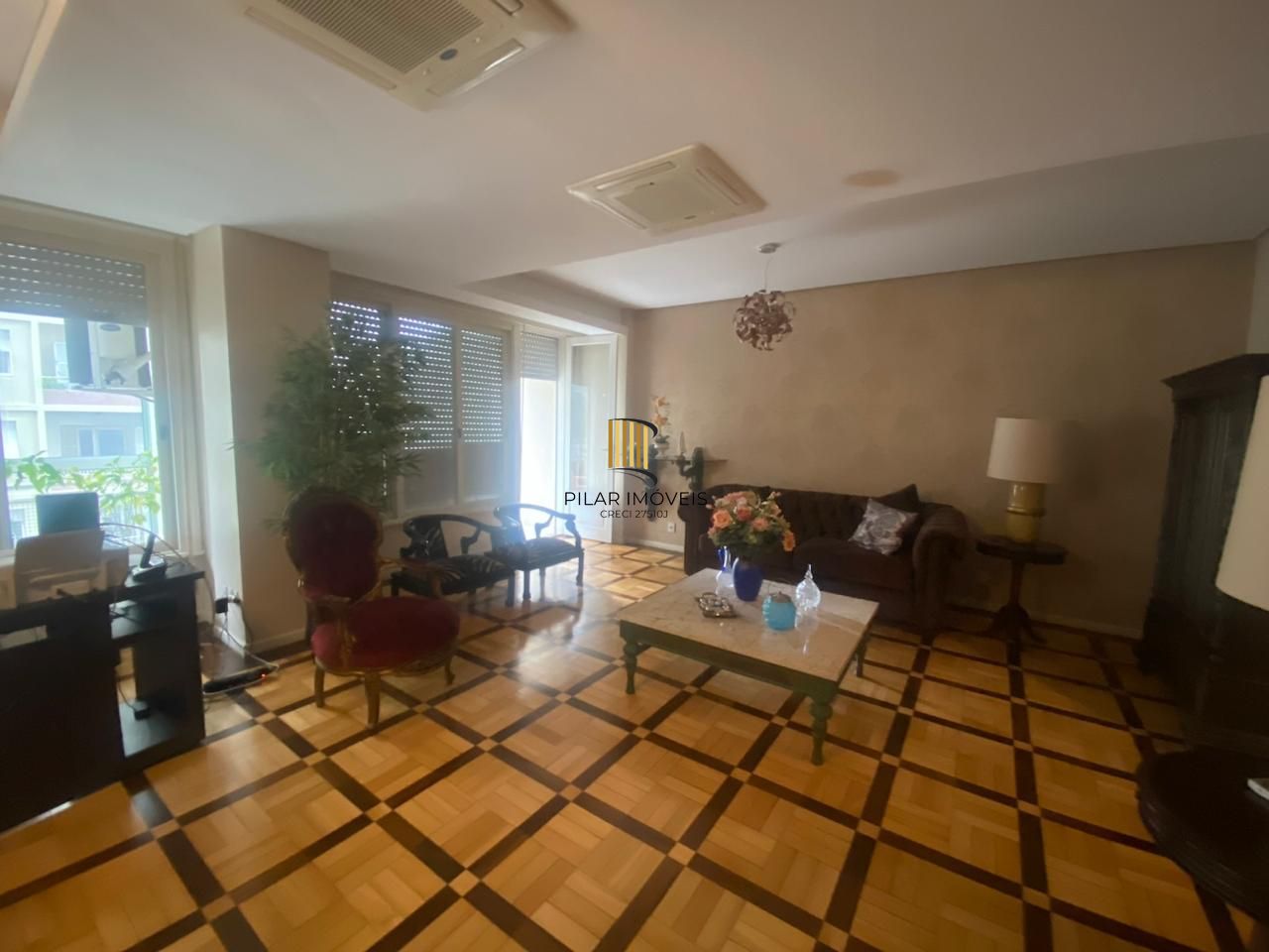 Apartamento de 3 dormitórios com 208m2 privativos em frente ao colégio Bom Conselho.