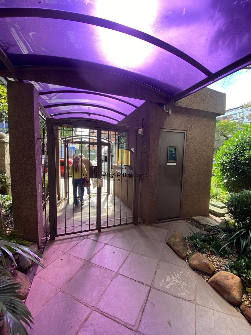 Apartamento 3 Dormitórios com Suíte, Closet, Sacada e Piso Laminado — Próximo ao Mãe de Deus e Praia de Belas