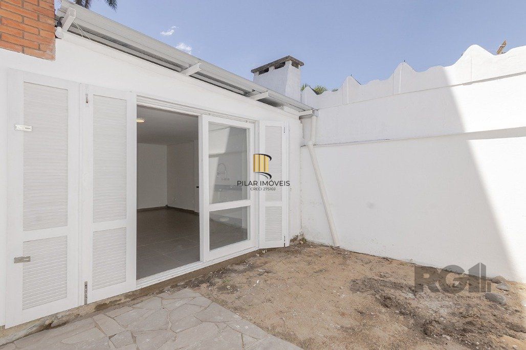 Apartamento totalmente reformado 2 dormitórios com 2 suítes, localizado no bairro Santana.