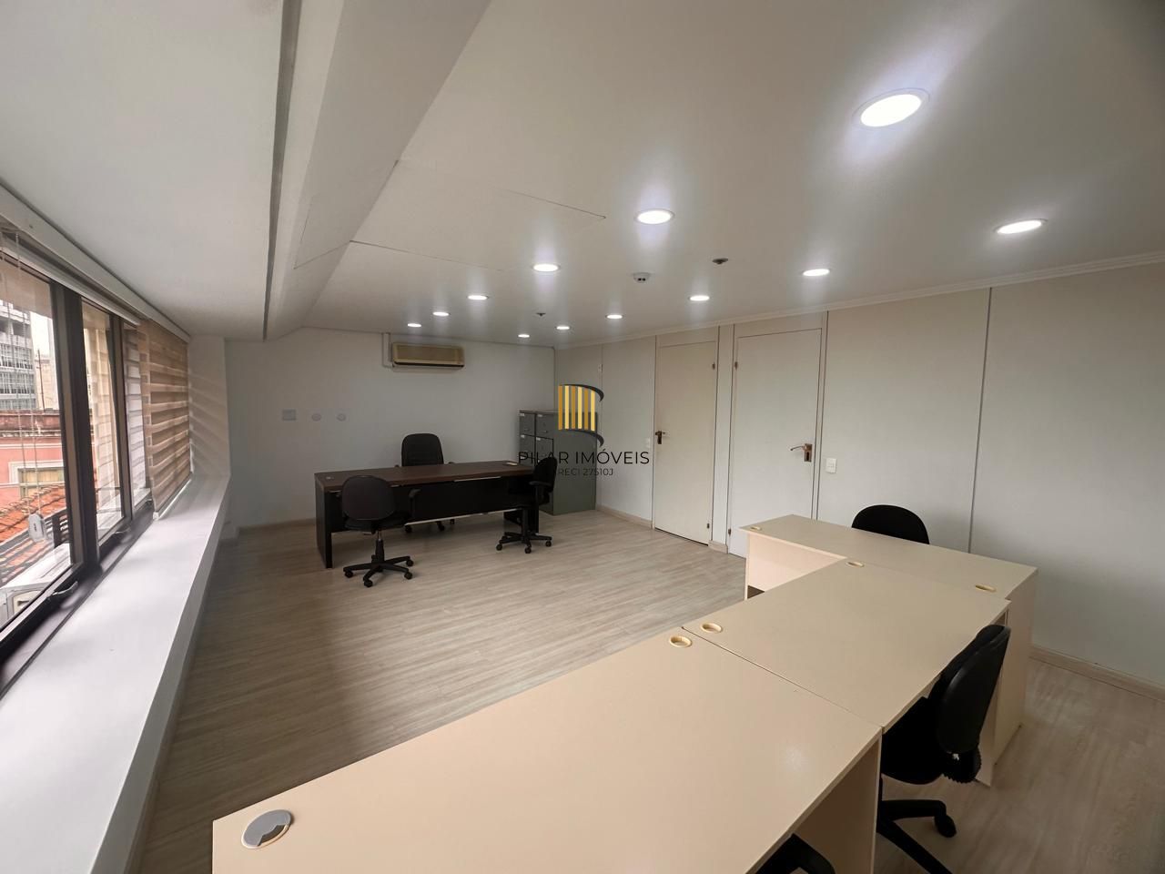 Belíssima Sala Comercial  no Centro Histórico de Porto Alegre.