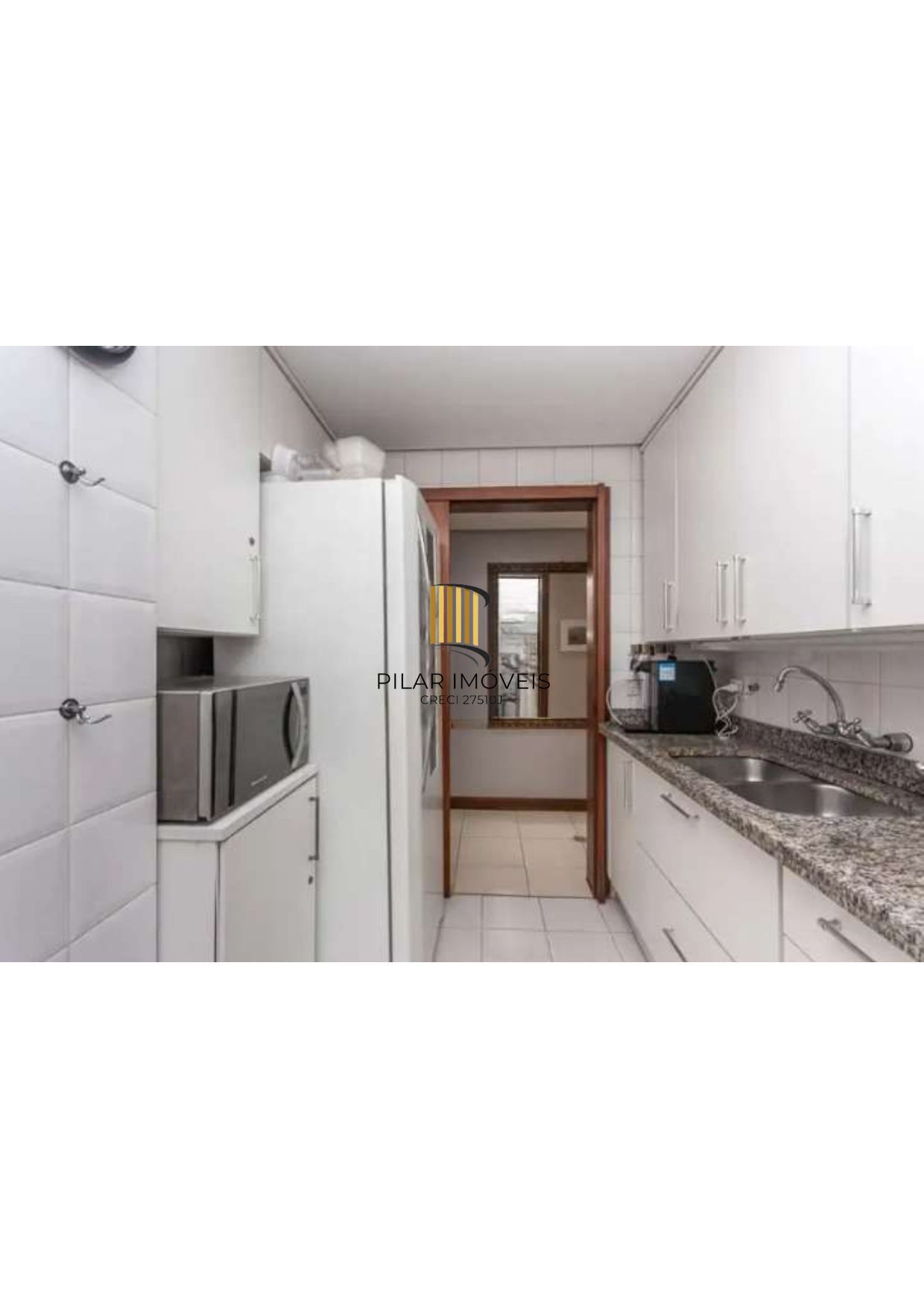 Semi mobiliado , 3 dormitórios ( 1 suite com closet), banho social e auxiliar no bairro Rio Branco.