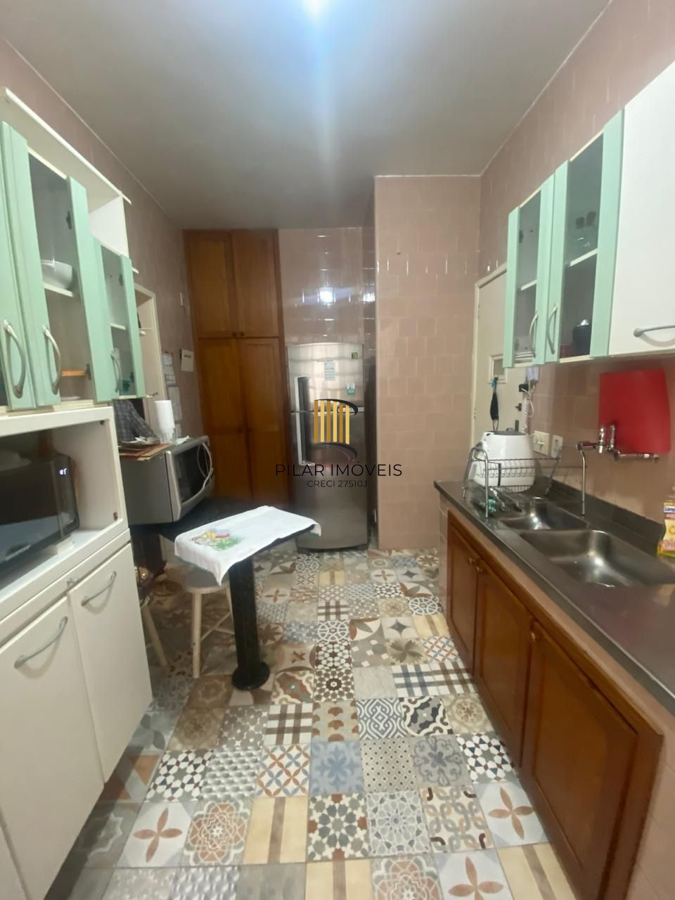 Apartamento de 3 dormitórios com 208m2 privativos em frente ao colégio Bom Conselho.