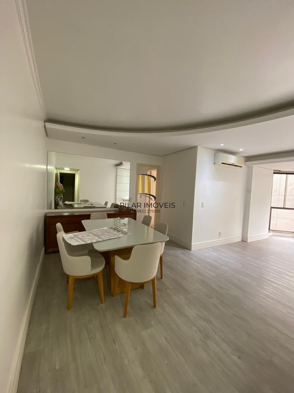 Apartamento 3 Dormitórios com Suíte, Closet, Sacada e Piso Laminado — Próximo ao Mãe de Deus e Praia de Belas