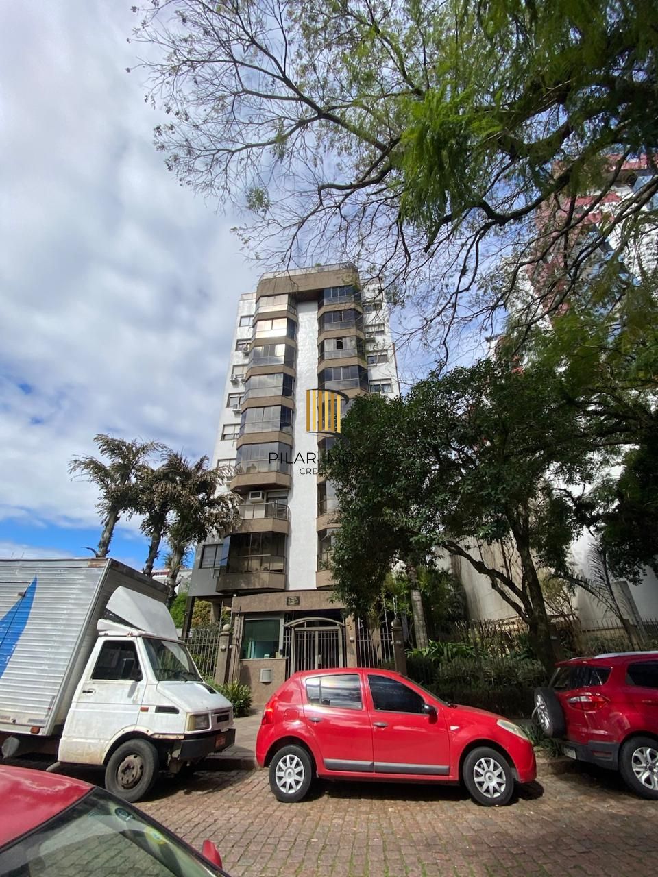 Apartamento 3 Dormitórios com Suíte, Closet, Sacada e Piso Laminado — Próximo ao Mãe de Deus e Praia de Belas - Pilar Imóveis