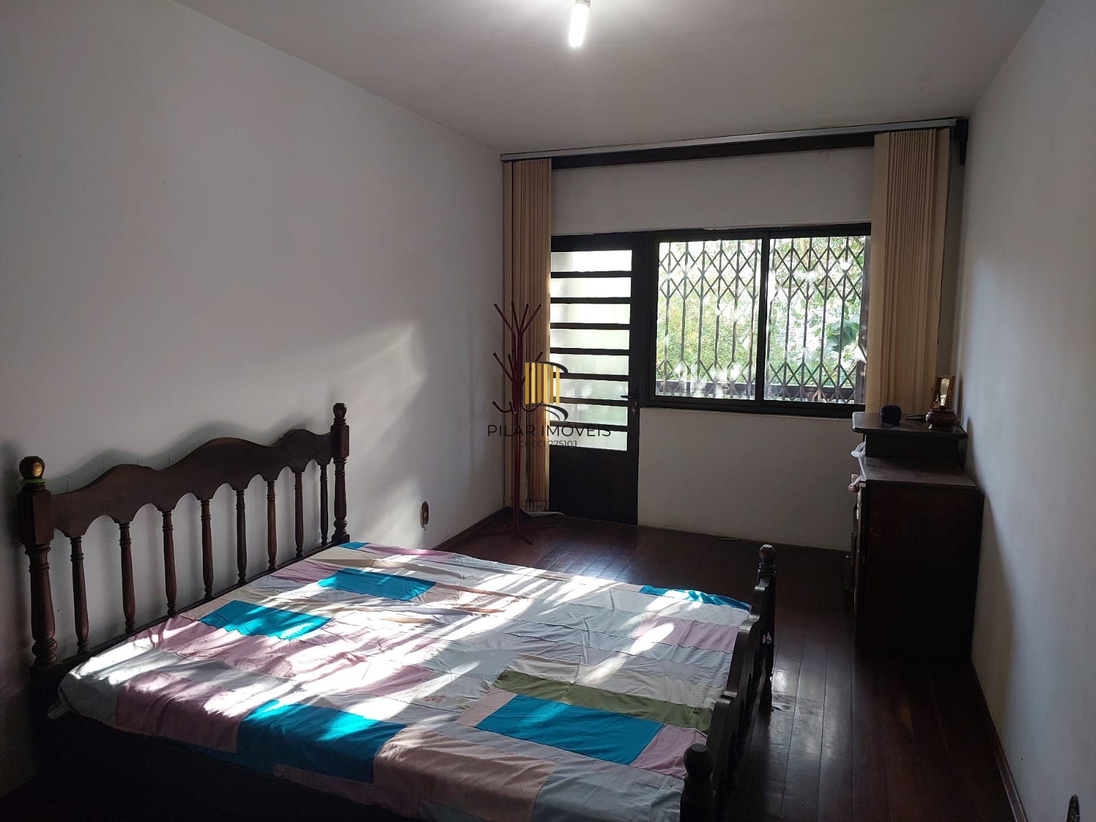 Casa com 5 dormitórios no bairro Rio Branco.