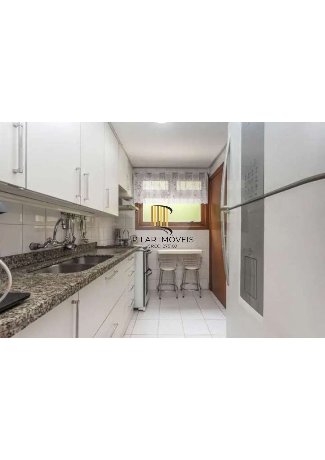 Semi mobiliado , 3 dormitórios ( 1 suite com closet), banho social e auxiliar no bairro Rio Branco.