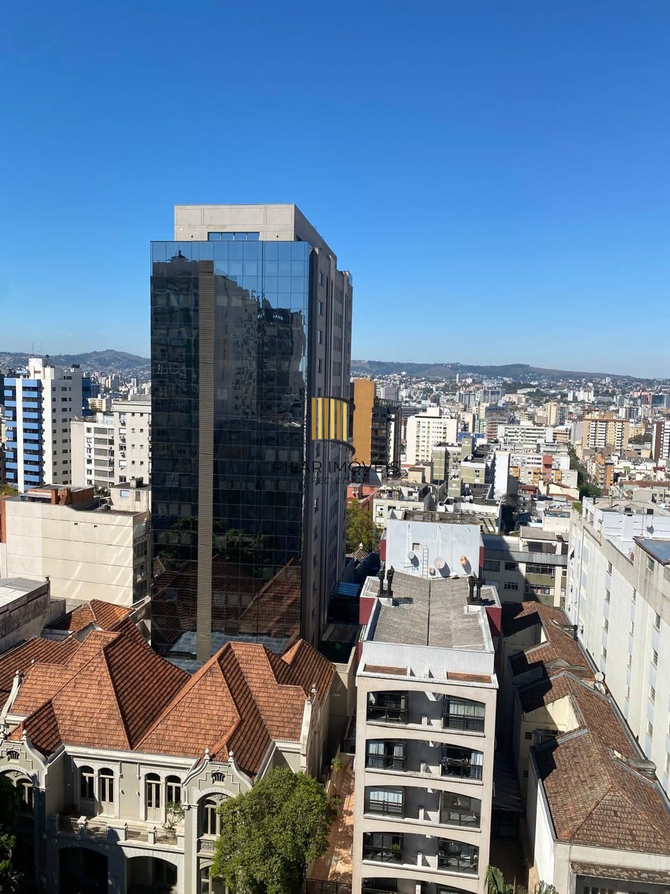 Vista panorâmica cinematográfica de 180 graus para a cidade e o Guaiba.