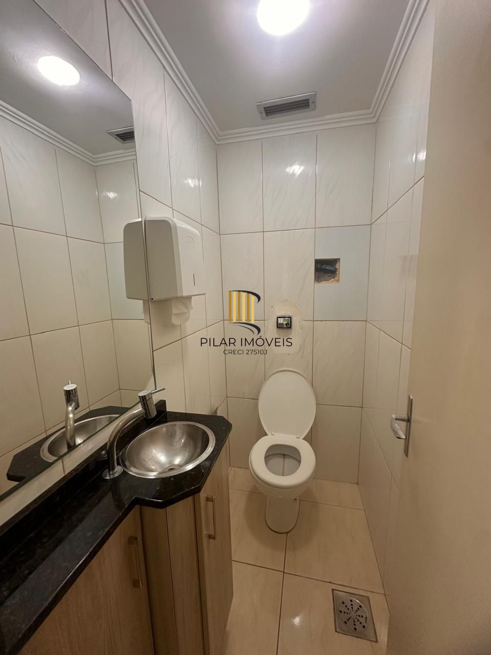 Belíssima Sala Comercial  no Centro Histórico de Porto Alegre.