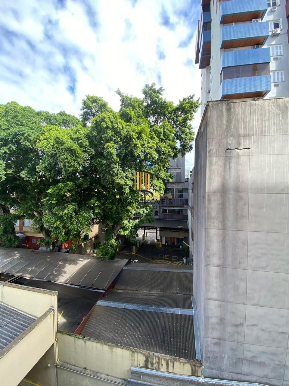 Apartamento 3 Dormitórios com Suíte, Closet, Sacada e Piso Laminado — Próximo ao Mãe de Deus e Praia de Belas