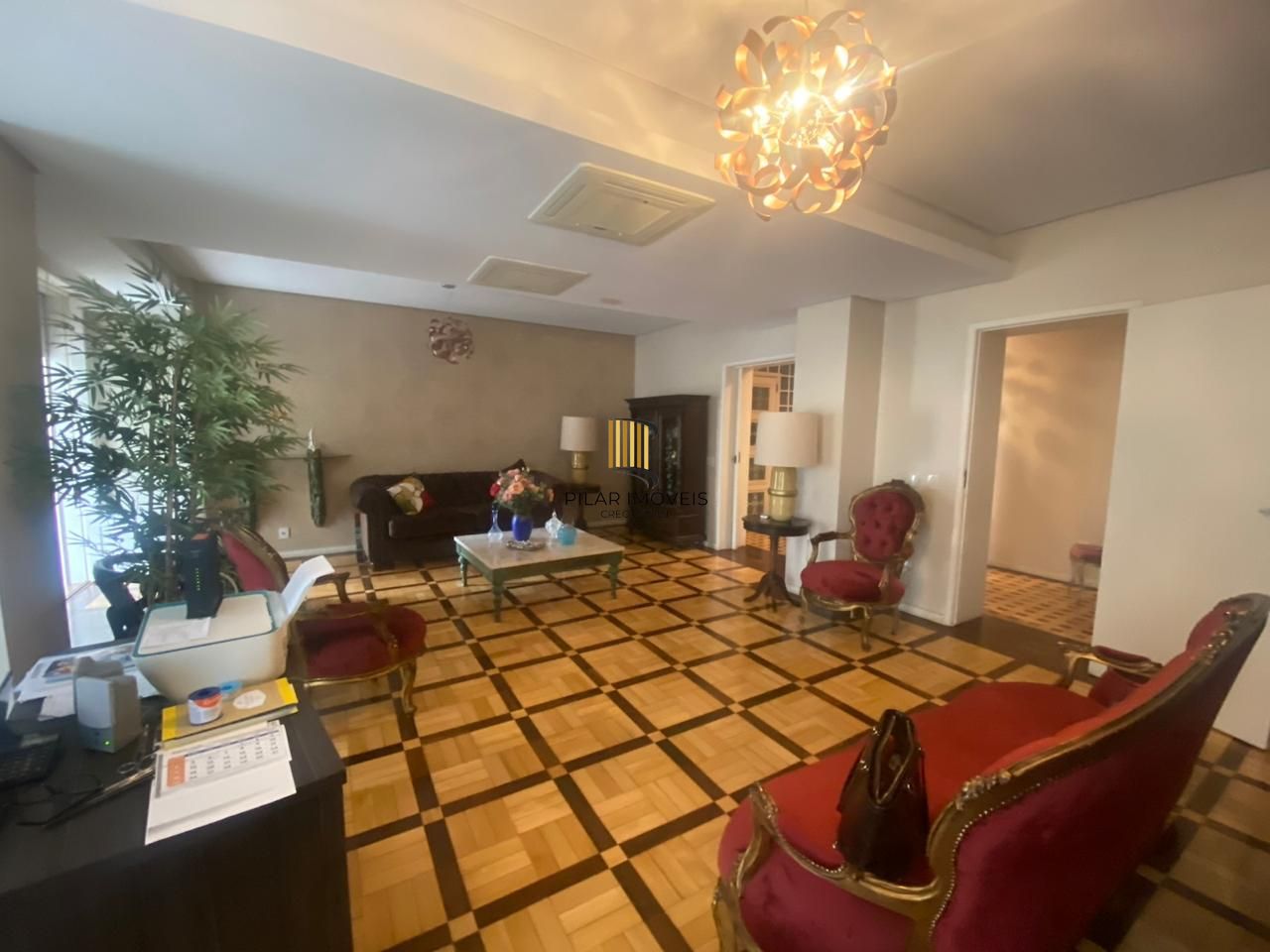 Apartamento de 3 dormitórios com 208m2 privativos em frente ao colégio Bom Conselho.