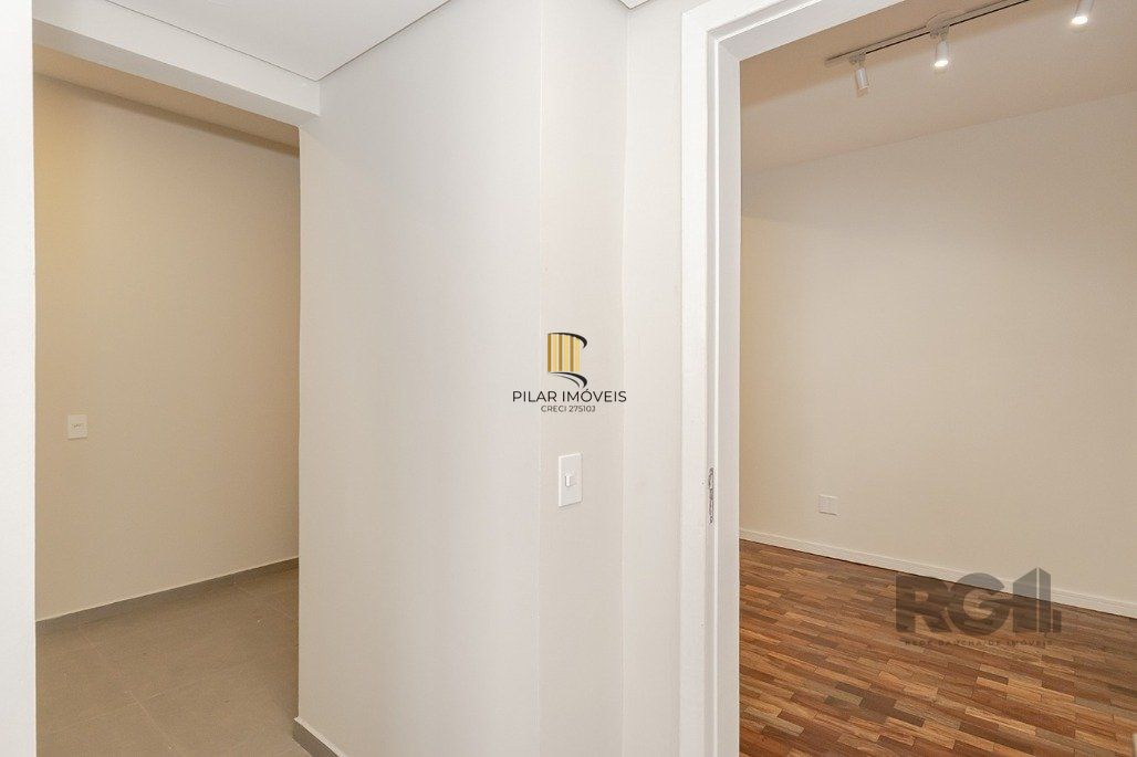 Apartamento totalmente reformado 2 dormitórios com 2 suítes, localizado no bairro Santana.