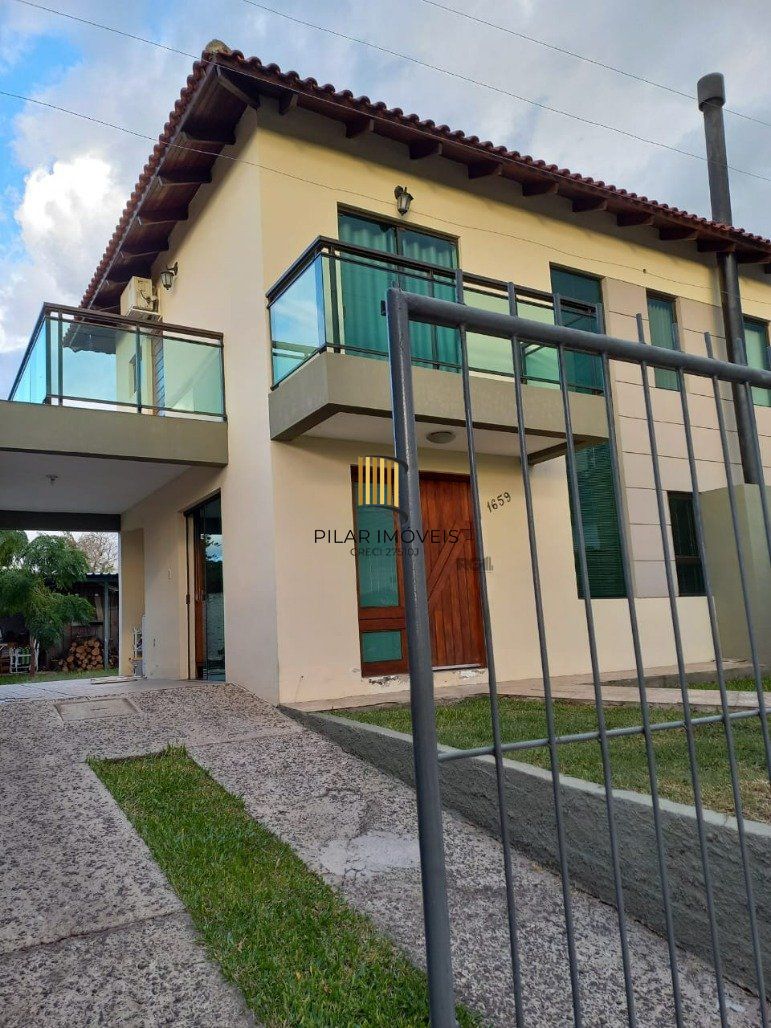 Casa com 3 dormitórios (1 sendo suíte) por R$ 700.000,00 na Av. Daltro Filho nº1659- Jardins- Santana do Livramento-RS