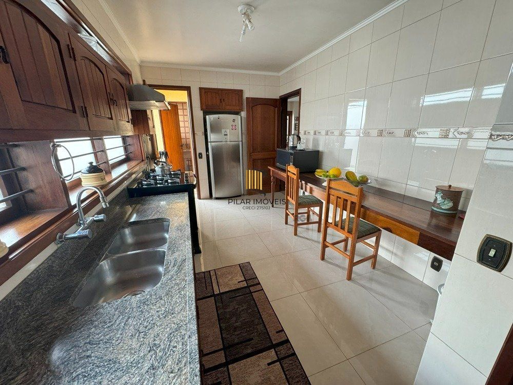 Casa com 4 dormitórios (1 sendo suíte) por R$ 2.800.000,00 na Rua Vasco Alves nº 1225- Centro- Santana do Livramento-RS