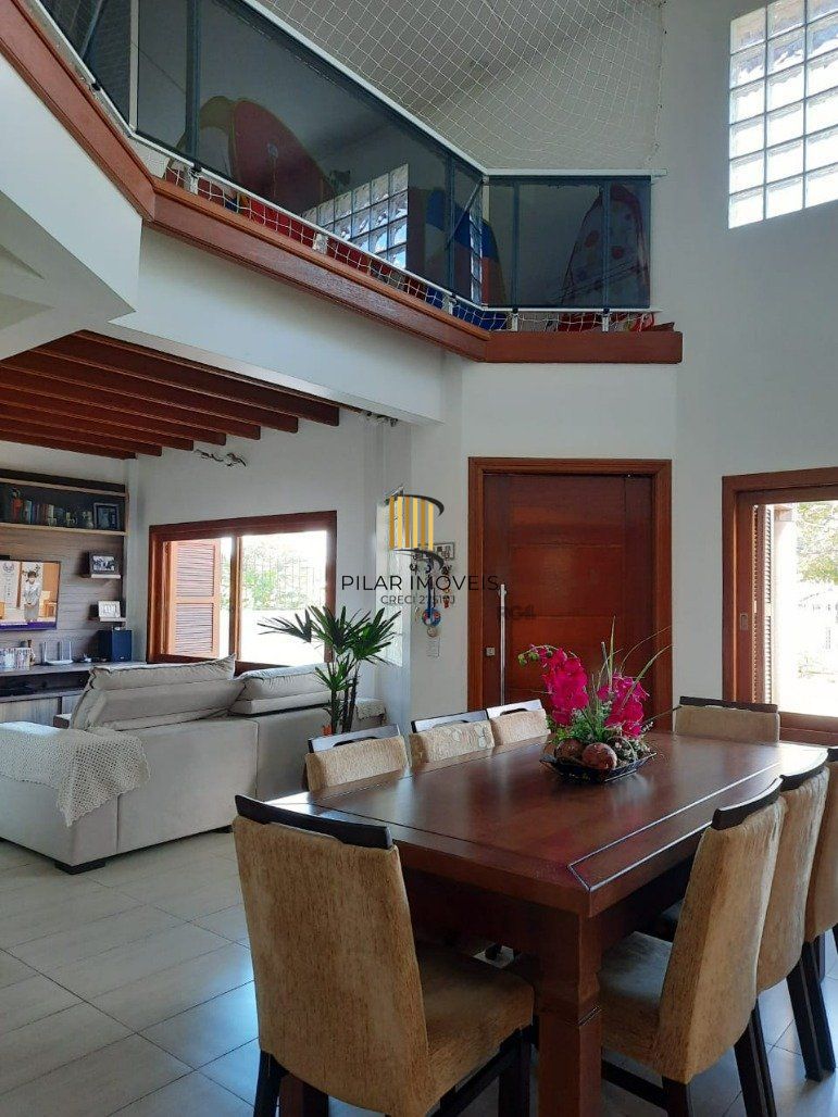 Casa com 3 dormitórios ( todos sendo suíte) por R$ 1.100.000,00 na Rua Luis Alberto Serralta nº 268 - Jardins - Santana do Livramento-RS
