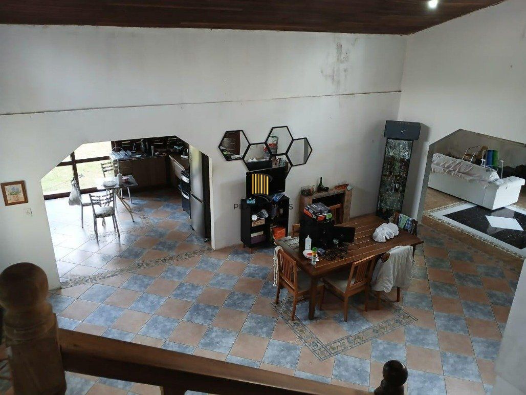 Chácara com 5 dormitórios (1 sendo suíte) de 1,6 hectare por R$ 1.300.000,00 na Rua Robledo Braz nº 5954- Santana do Livramento-RS