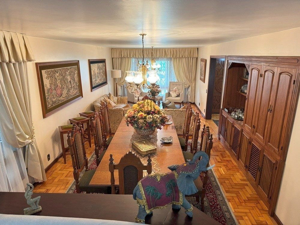 Casa com 4 dormitórios (1 sendo suíte) por R$ 2.800.000,00 na Rua Vasco Alves nº 1225- Centro- Santana do Livramento-RS