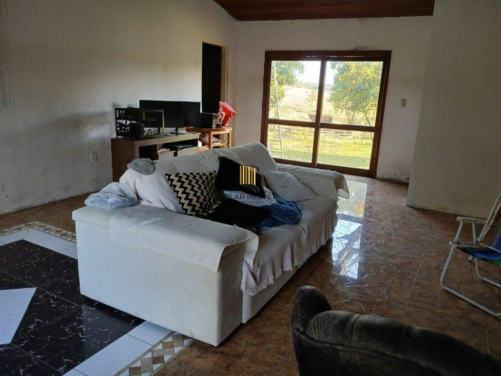 Chácara com 5 dormitórios (1 sendo suíte) de 1,6 hectare por R$ 1.300.000,00 na Rua Robledo Braz nº 5954- Santana do Livramento-RS
