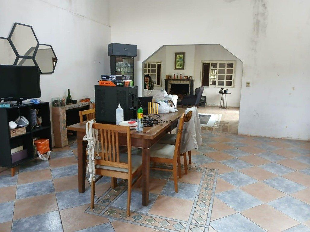 Chácara com 5 dormitórios (1 sendo suíte) de 1,6 hectare por R$ 1.300.000,00 na Rua Robledo Braz nº 5954- Santana do Livramento-RS