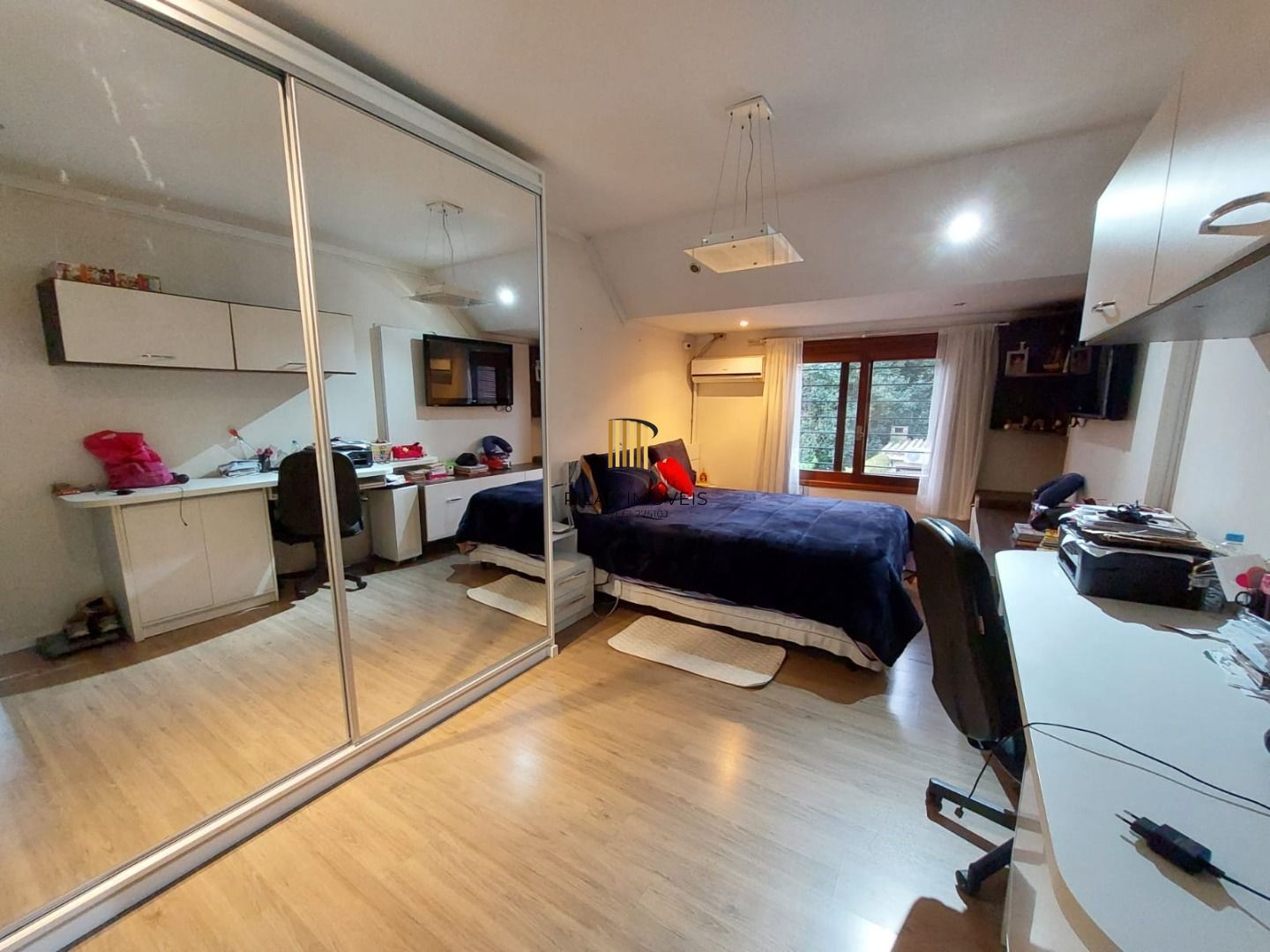 Casa com 3 dormitórios (1 sendo suíte)  por R$ 1.500.000,00 na Rua Tiradentes nº 180 - Centro - Santana do Livramento-RS