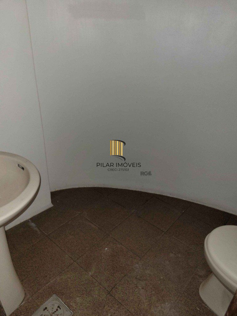 Sala por R$ 980.000,00 na Av. Farrapos nº235 - Floresta - Porto Alegre