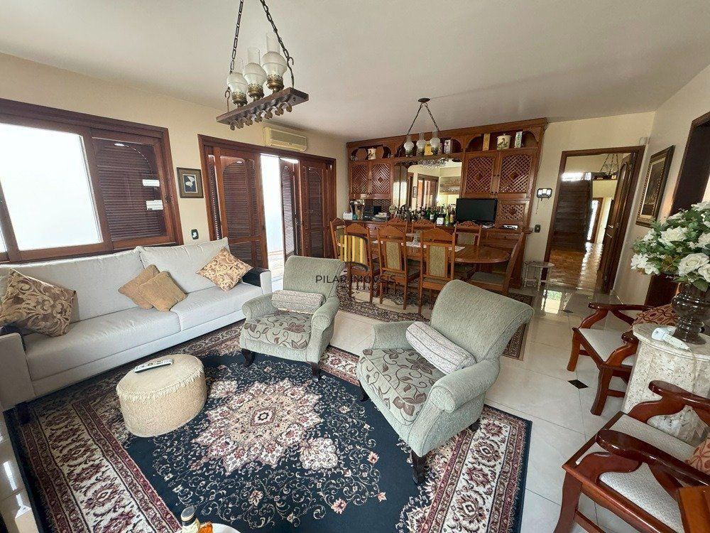 Casa com 4 dormitórios (1 sendo suíte) por R$ 2.800.000,00 na Rua Vasco Alves nº 1225- Centro- Santana do Livramento-RS