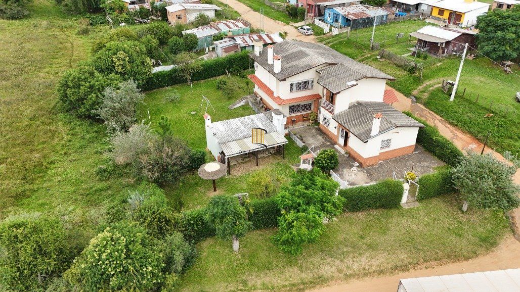 Casa de 2 andares com 5 dormitórios (1 sendo suíte) por R$ 1.500.000,00 na Rua Sergio Fuentes nº 1350 - Prado- Santana do Livramento-RS