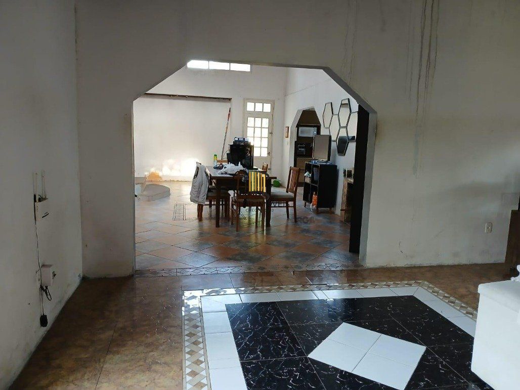 Chácara com 5 dormitórios (1 sendo suíte) de 1,6 hectare por R$ 1.300.000,00 na Rua Robledo Braz nº 5954- Santana do Livramento-RS