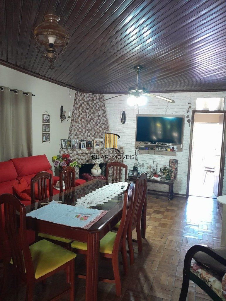 2 casas e 2 aptos próxima a Linha Divisória por R$ 1.100.000,00 na Rua Uruguai nº2290 -  Hidráulica - Santana do Livramento-RS