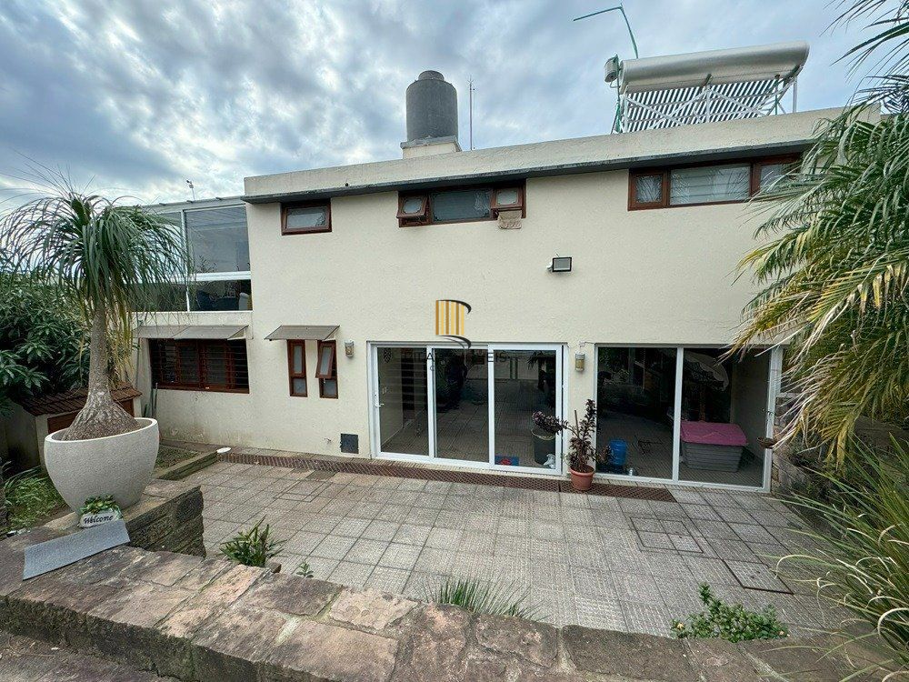 Casa com 3 dormitórios (1 sendo suíte) por R$ 4.000.000,00 na Rua Antônio Fernandes da Cunha nº 245 - Centro- Santana do Livramento-RS