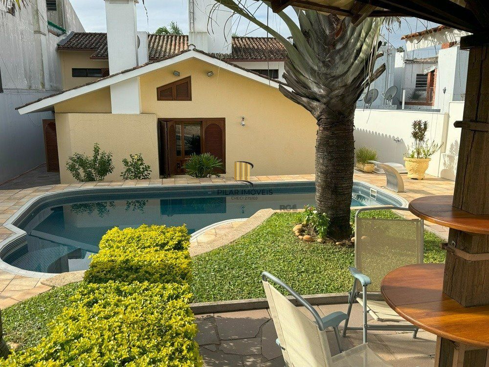 Casa com 4 dormitórios (1 sendo suíte) por R$ 2.800.000,00 na Rua Vasco Alves nº 1225- Centro- Santana do Livramento-RS