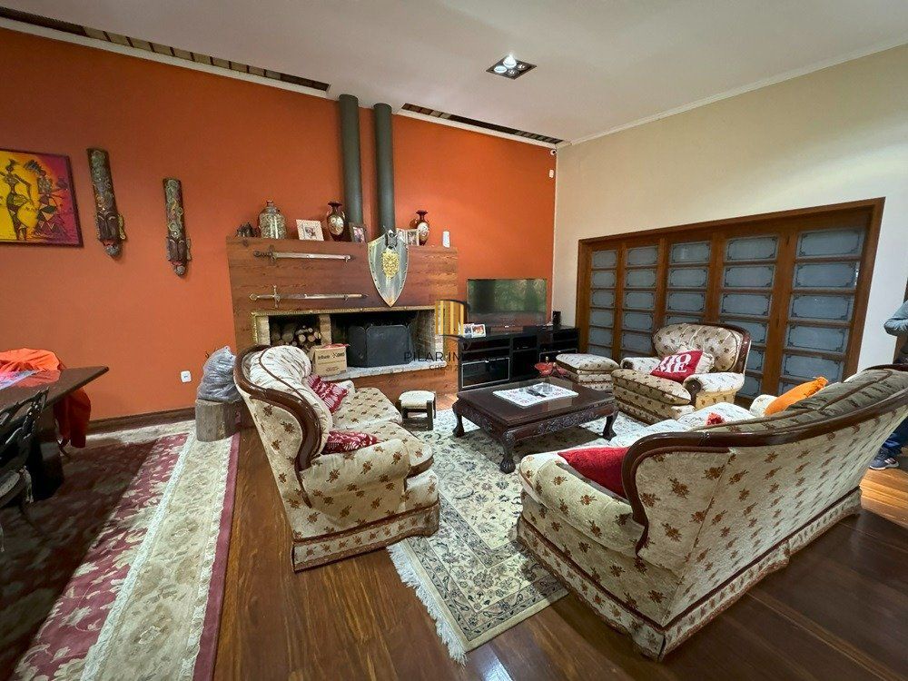 Casa com 3 dormitórios (1 sendo suíte) por R$ 4.000.000,00 na Rua Antônio Fernandes da Cunha nº 245 - Centro- Santana do Livramento-RS