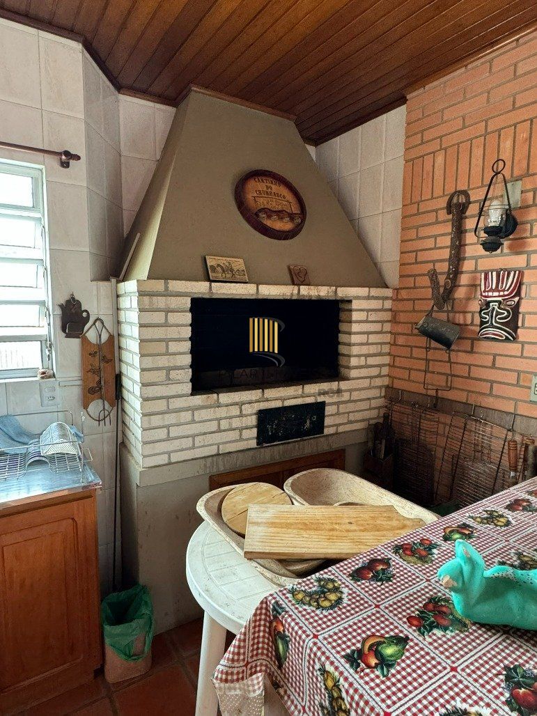 Casa de 2 andares com 5 dormitórios (1 sendo suíte) por R$ 1.500.000,00 na Rua Sergio Fuentes nº 1350 - Prado- Santana do Livramento-RS