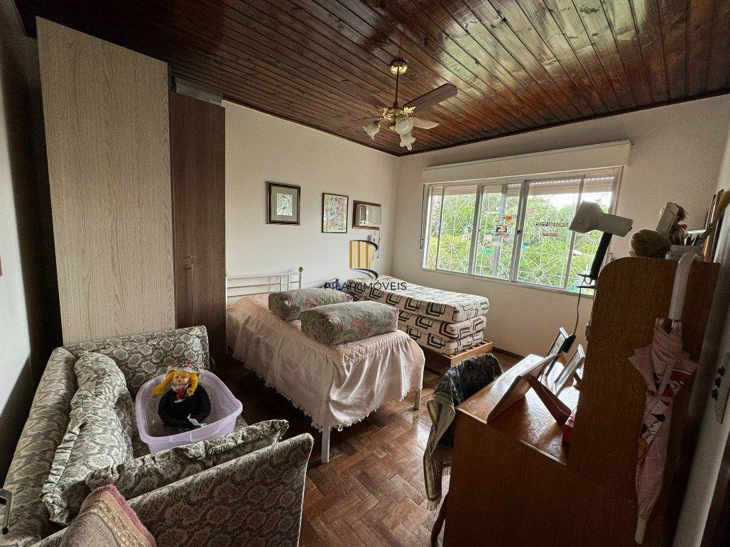 Casa de 2 andares com 5 dormitórios (1 sendo suíte) por R$ 1.500.000,00 na Rua Sergio Fuentes nº 1350 - Prado- Santana do Livramento-RS