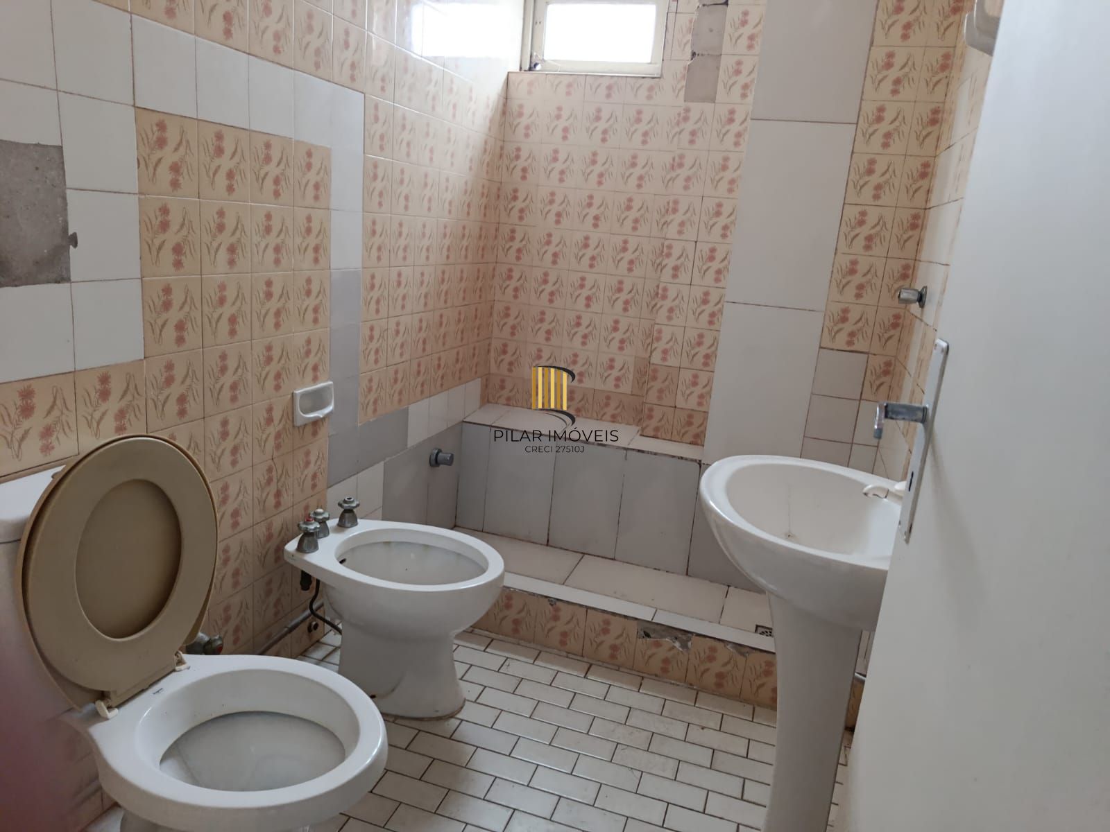Apartamento por R$ 270.000,00 -Rua Dos Andradas nº 240 ap. 32 no Ed. Alvorada