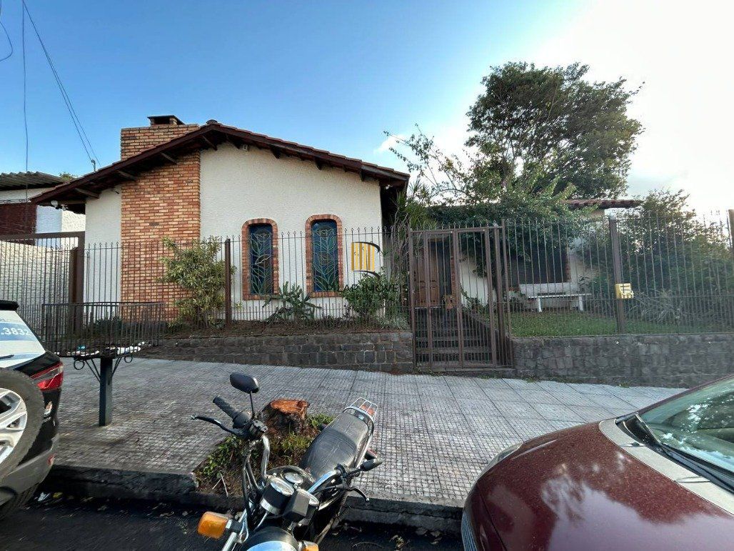 Casa com 5 dormitórios (sendo 2 suítes) por R$ 1.400.000,00 na Rua Moises Viana nº 596-Hidráuilica- Santana do Livramento.-RS - Pilar Imóveis