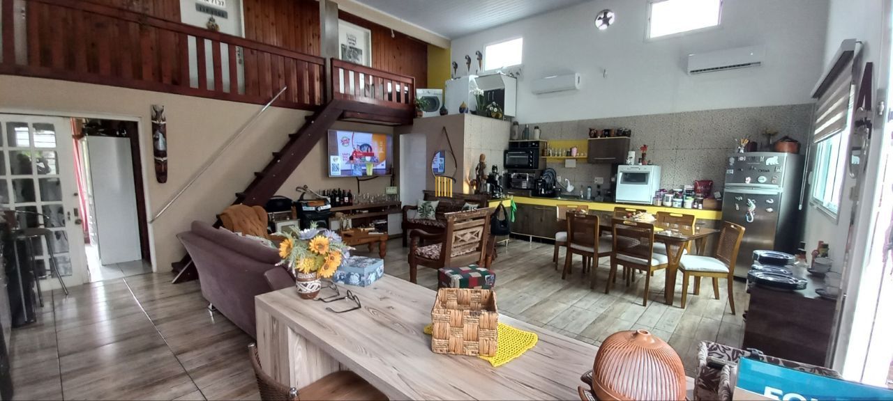 Casa com 3 dormitórios por R$ 1650.000,00 na Rua Coronel Ângelo de Mello nº418