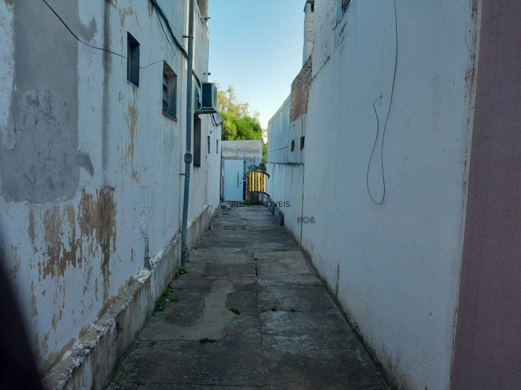 2 casas e 2 aptos próxima a Linha Divisória por R$ 1.100.000,00 na Rua Uruguai nº2290 -  Hidráulica - Santana do Livramento-RS