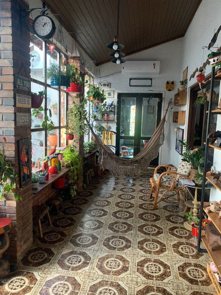 Casa com 5 dormitórios (sendo 2 suítes) por R$ 1.400.000,00 na Rua Moises Viana nº 596-Hidráuilica- Santana do Livramento.-RS