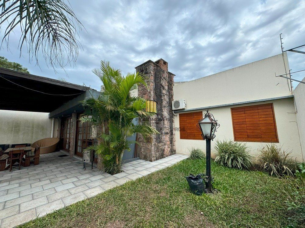 Casa com 3 dormitórios (1 sendo suíte) por R$ 4.000.000,00 na Rua Antônio Fernandes da Cunha nº 245 - Centro- Santana do Livramento-RS