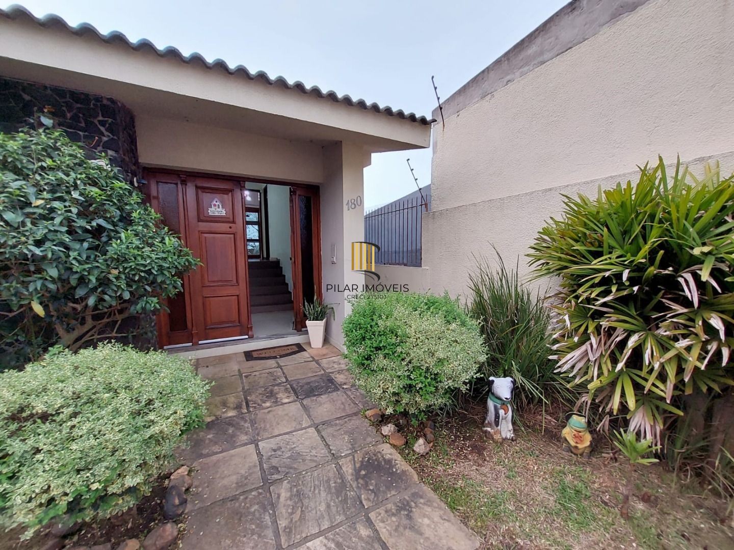 Casa com 3 dormitórios (1 sendo suíte)  por R$ 1.500.000,00 na Rua Tiradentes nº 180 - Centro - Santana do Livramento-RS