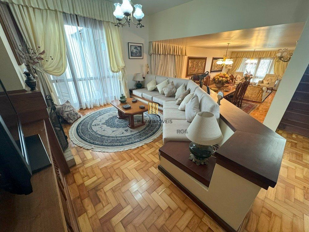 Casa com 4 dormitórios (1 sendo suíte) por R$ 2.800.000,00 na Rua Vasco Alves nº 1225- Centro- Santana do Livramento-RS