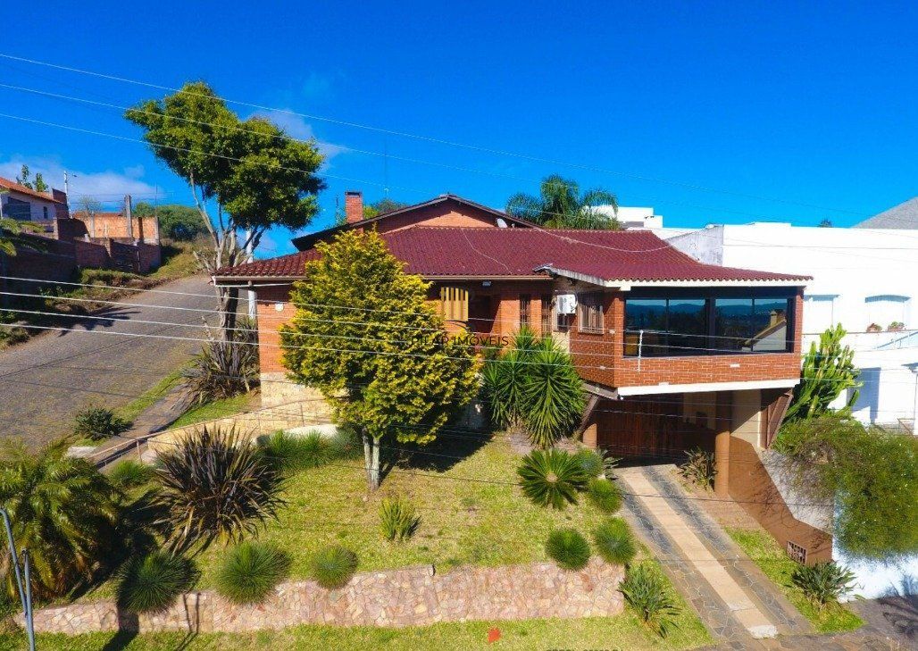 Casa com 4 dormitórios (1 sendo suíte) por R$ 2.500.000,00 na Rua Gaudie Ley Garcia Marques nº 199 - Jardim Atenas - Santana do Livramento-RS. - Pilar Imóveis