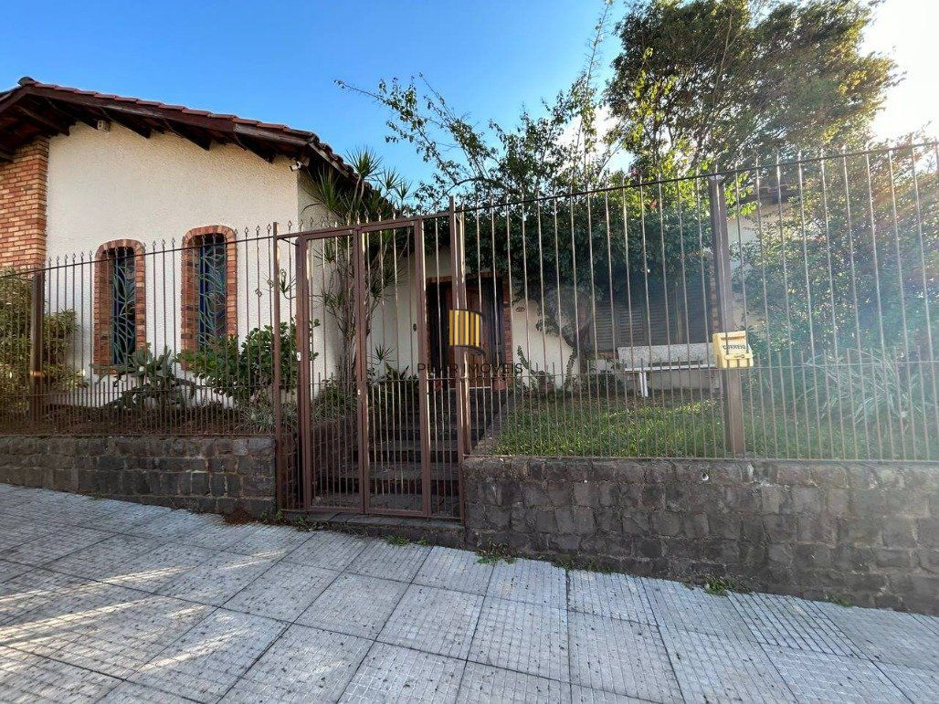 Casa com 5 dormitórios (sendo 2 suítes) por R$ 1.400.000,00 na Rua Moises Viana nº 596-Hidráuilica- Santana do Livramento.-RS