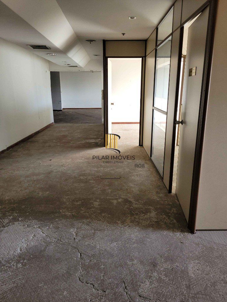 Sala por R$ 980.000,00 na Av. Farrapos nº235 - Floresta - Porto Alegre