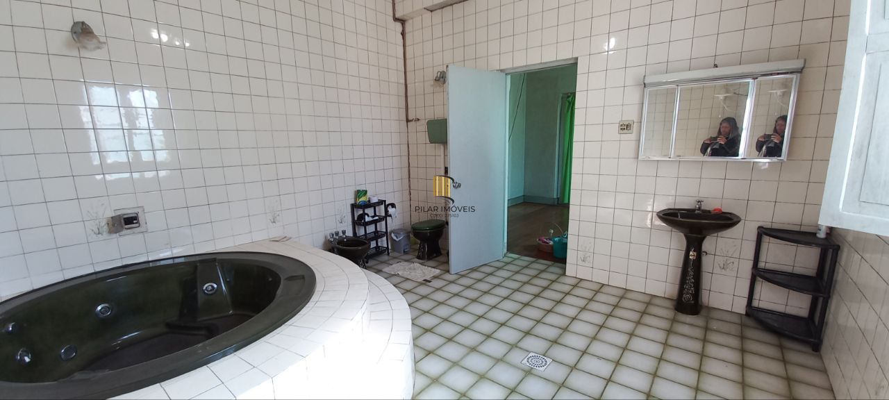 Casa com 3 dorm. (1 suíte) no Armour por R$ 850.000,00